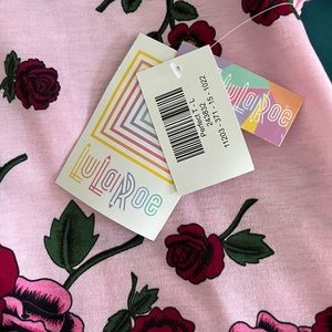 Beautiful NWT lularoe Perfect T